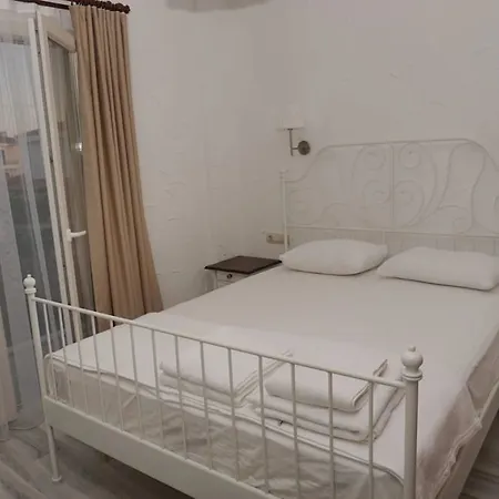 ゲストハウス La Mira